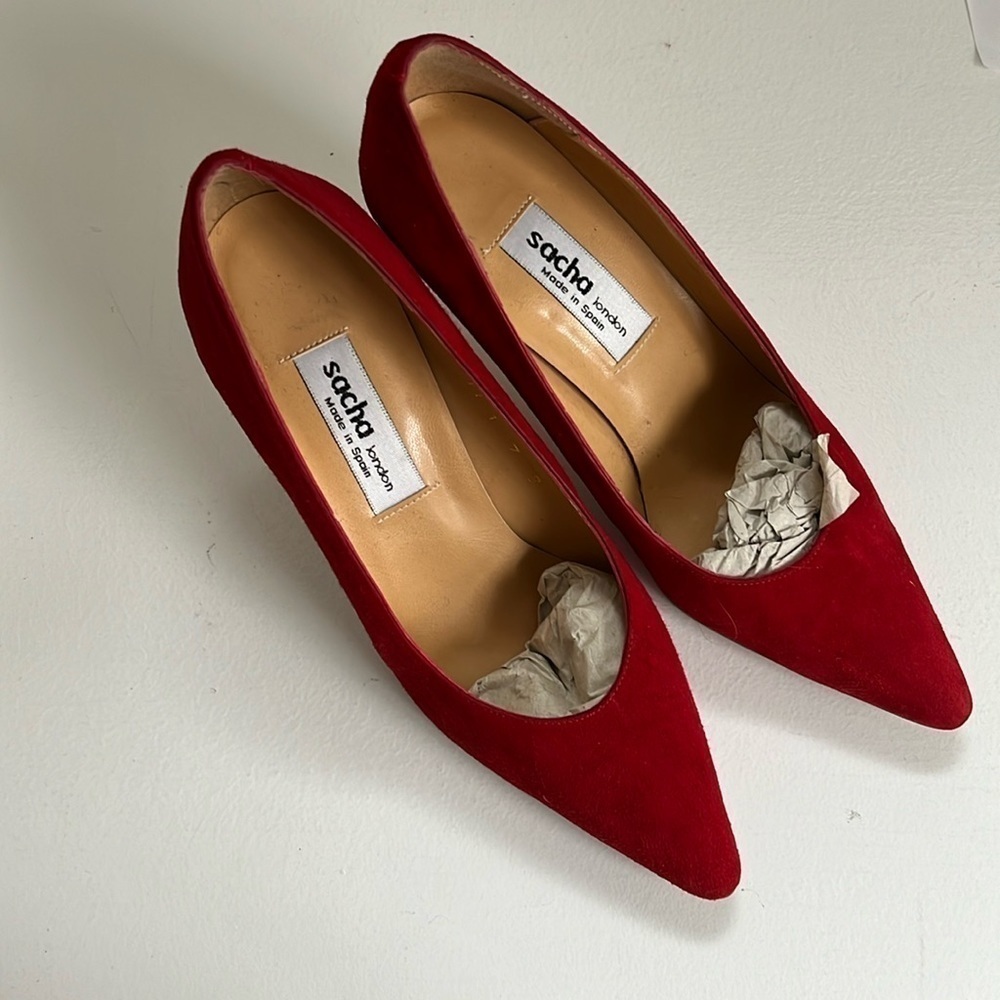 VTG Sacha London Red Suede/Gold pointed toe high heels, size 7